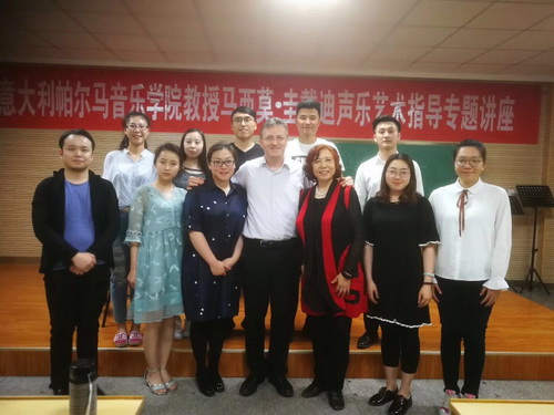 Italian musician gives lecture at Shanxi University