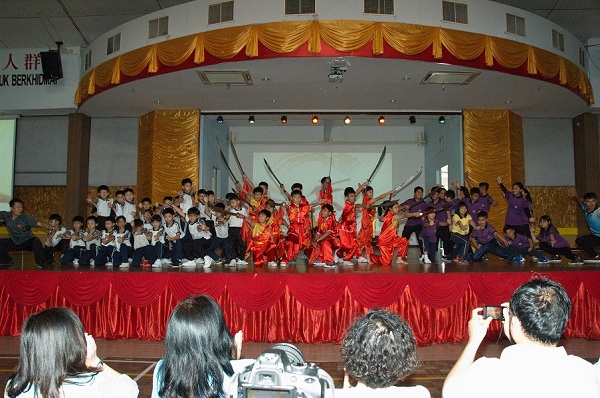 Du Jie teaches Chinese martial arts in Brunei