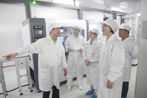 Cheng Fangqin inspects China Electronics Technology Co