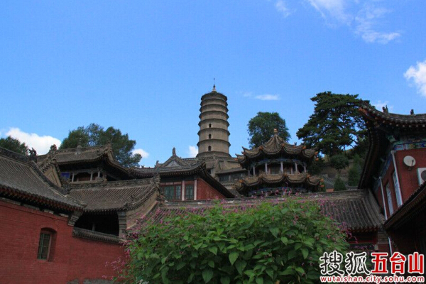 Zunsheng Temple, characterized by axial symmetry