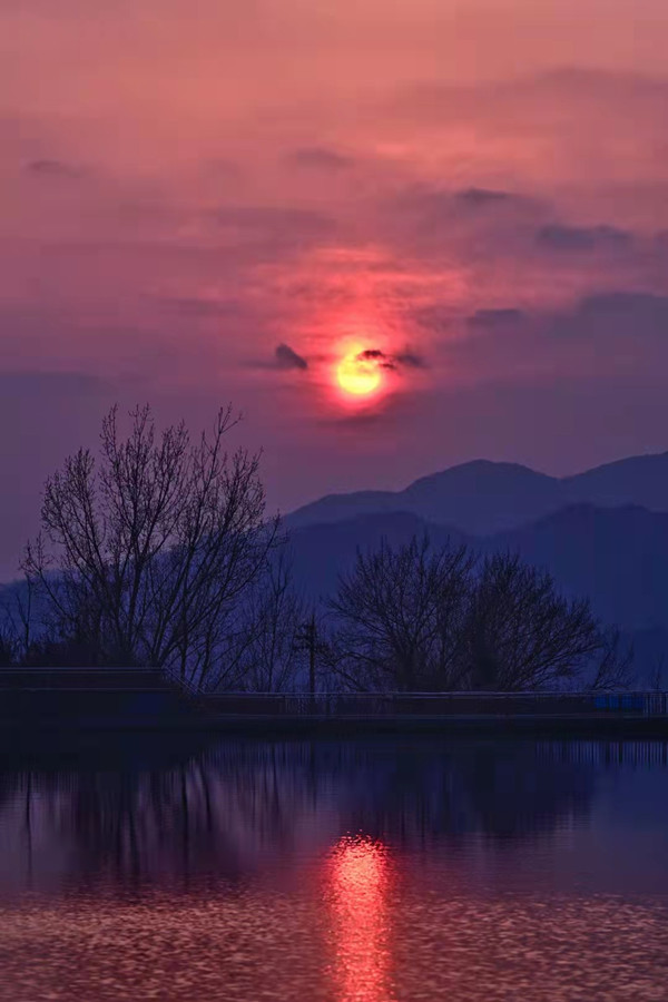 In pics: Sunset illuminates Mount Tai