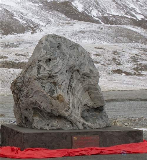Taishan stone stands on China's highest pass