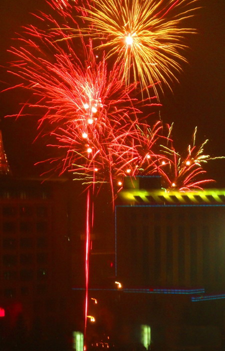 泰安市举行2010年元宵节焰火晚会