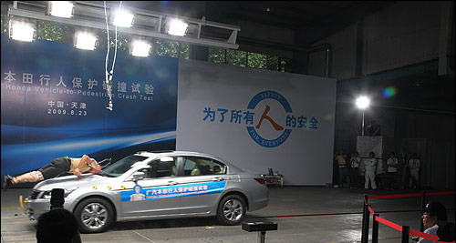 China’s first vehicle-to-pedestrian crash test conducted in Tianjin
