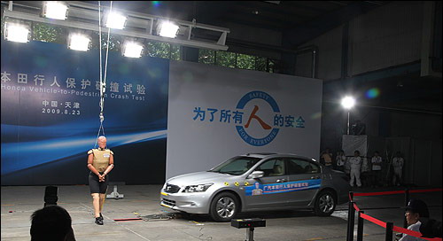 China’s first vehicle-to-pedestrian crash test conducted in Tianjin
