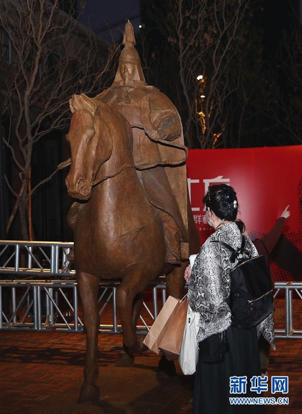 Sculptor exhibits patriotic art in Shenyang