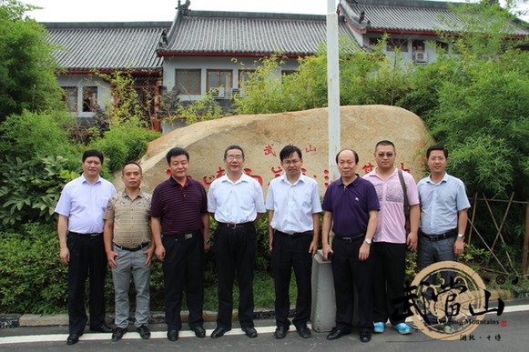 Hubei delegation visits the strait exchange base