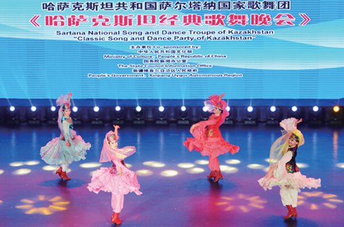 Kazakh artists bring Xinjiang Dance Festival to an end