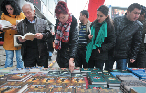 Karamay holds book fair