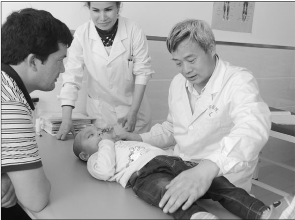 Specialist helps children of Xinjiang