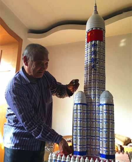 Retiree builds replica Chinese spacecraft