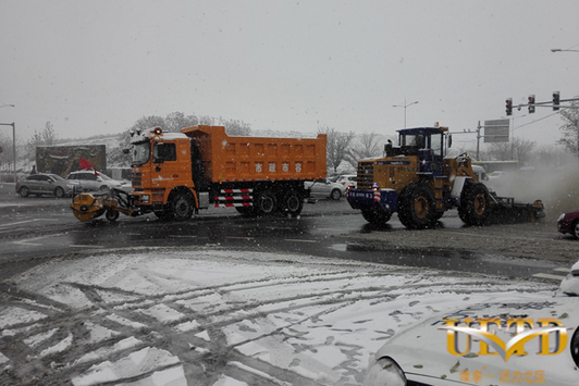 Urumqi's development zone copes with snow