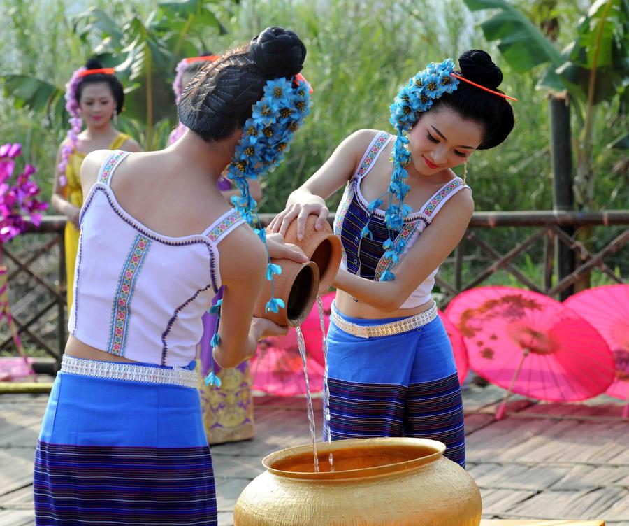 Water-sprinkling festival celebrated by people of Dai ethnic group in SW China