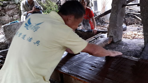 Traditional handmade paper craft of Yunnan's Yiliang county