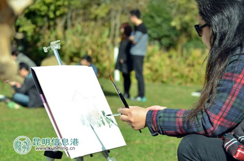 Watercolor masters display paintings in Kunming
