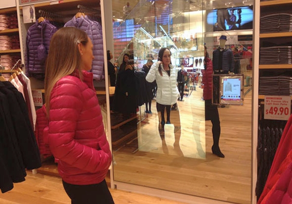 Uniqlo has Magic Mirror<BR>优衣库试衣有魔镜(图)