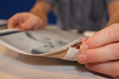 'Paper tablet' is twistable<BR>可弯曲平板电脑问世(图)