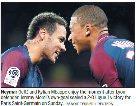 Neymar-Cavani tiff mars PSG win