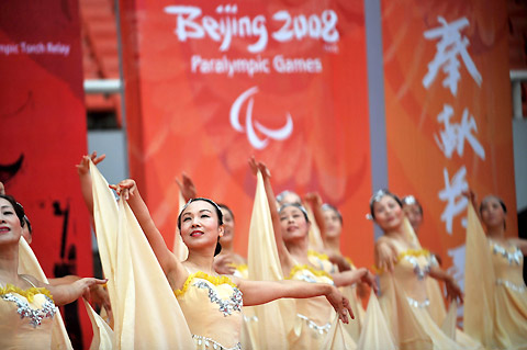 Dancers perform a sign language song 'Love' at the opening ceremony of the Beijing Paralympic torch relay in Wuhan, central China's Hubei province on August 31, 2008. [Xinhua]