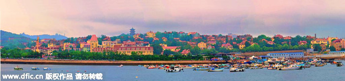 Qingdao, a city with green trees and red roofs