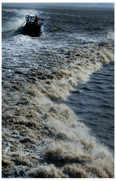 Watching tidal bore at Qiantang River