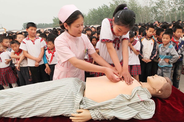 Should first aid be taught in schools?