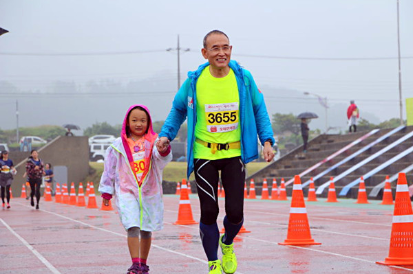 Father and daughter run for challenge