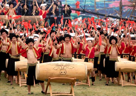 Ethnic Miao performers beat the drums during the opening ceremony of Kaili Original Ethnic Culture & Arts Festival in Kaili, Qiandongnan Miao-Dong Autonomous Prefecture, Southwest China's Guizhou Province, July 23, 2007. There are 47 nationalities, such as the Miao, Dong, and Buyi, in Qiandongnan, making it the prefecture with the largest number and highest proportion of the ethnic-minority population in China.[newsphoto]