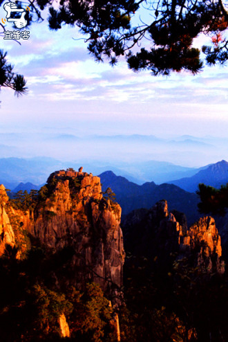 Beautiful sceneries at Mountain Huangshan in East China's Anhui Province: Stone Monkey Watching the Sea[www.moobol.com]