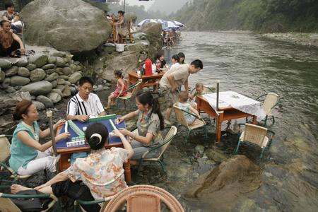 Enjoy the mah-jong in river