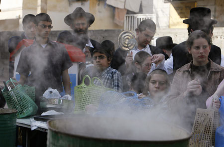 Jews prepare matza