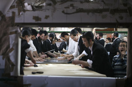 Jews prepare matza