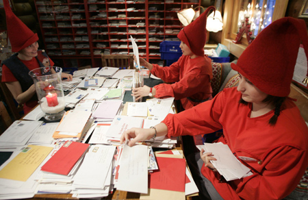Post office answers letters to Santa