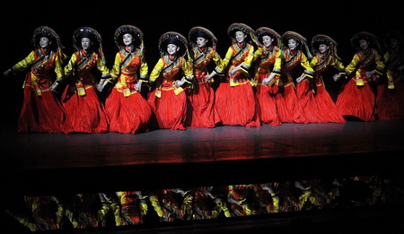 Lijiangjinsha stage drama captivates China