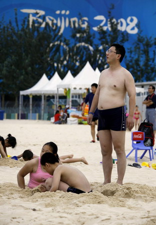 Chinese children enjoy summer at theme park