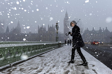Blizzards sweep across England