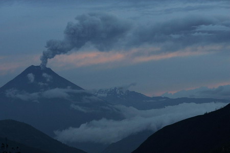 Ecuador's Tungurahua volcano begins eruption