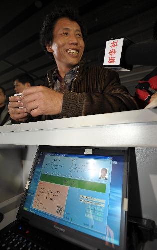 Real-name train ticket system run smoothly in S China