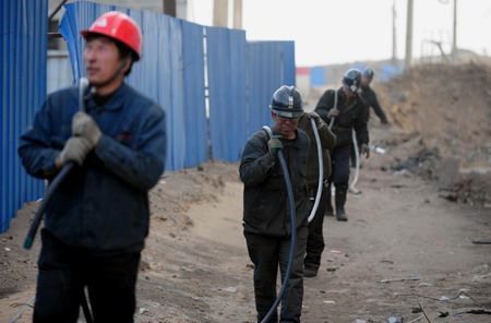 Efforts made to rescue 31 trapped miners in N China