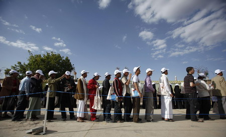 Guinness World Record for longest queue for toilet