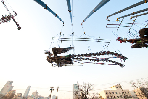 Art work 'Phoenix' debuts in Beijing