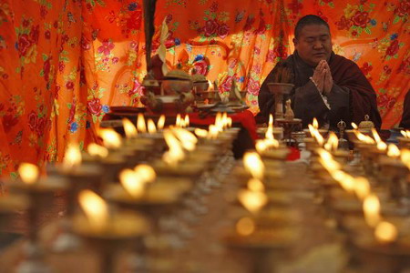 Monks pray for quake victims