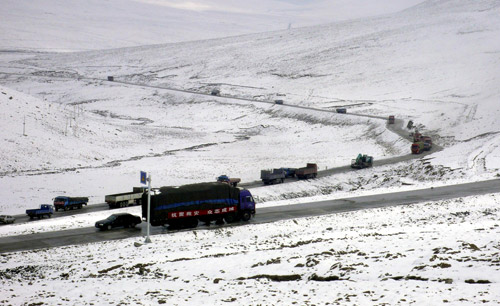 Relief materials sent to Yushu despite snow