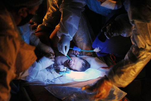Baby born in tent after quake