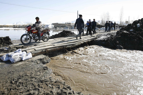 Spring thaw causes flood in Xinjiang