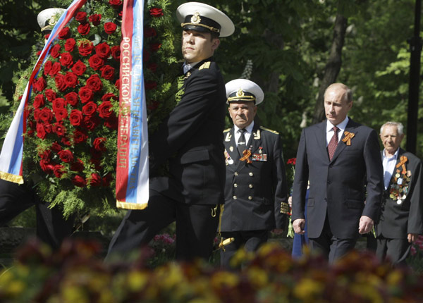 Russia remembers WWII dead on Eve of Victory Day