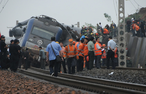 10 killed as passenger train derails in E China