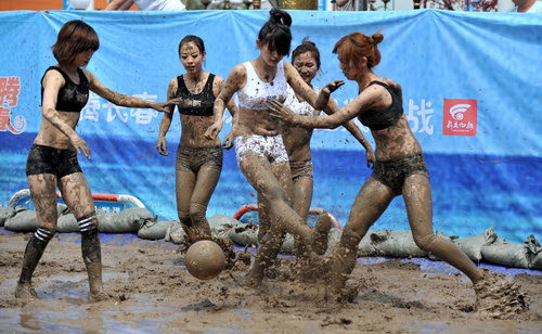 Soccer babes fight in mud to herald World Cup