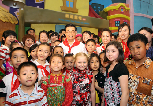 President Hu urges all-round development for children