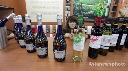 Exhibit brings wine lovers to downtown Beijing